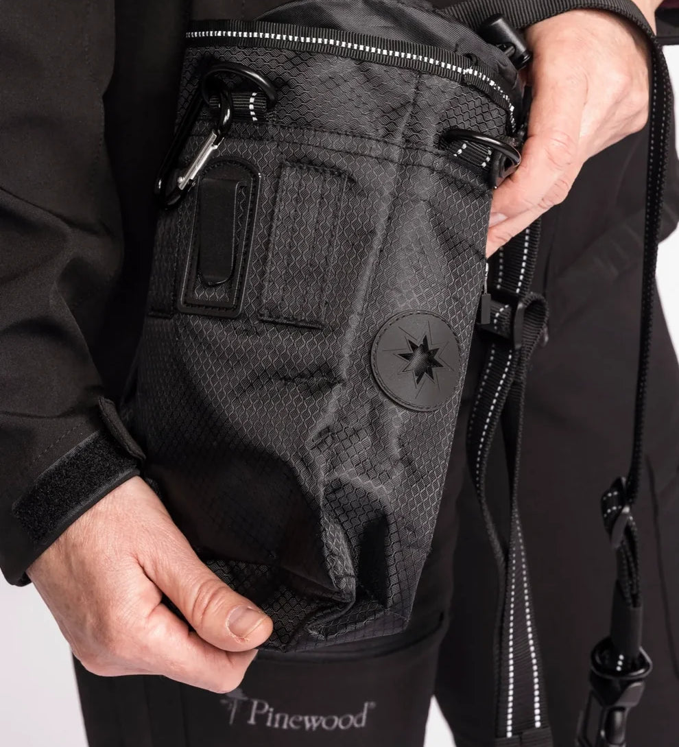 1106-400-22_Pinewood-Dog-Sports-Bag-Small-Black.webp