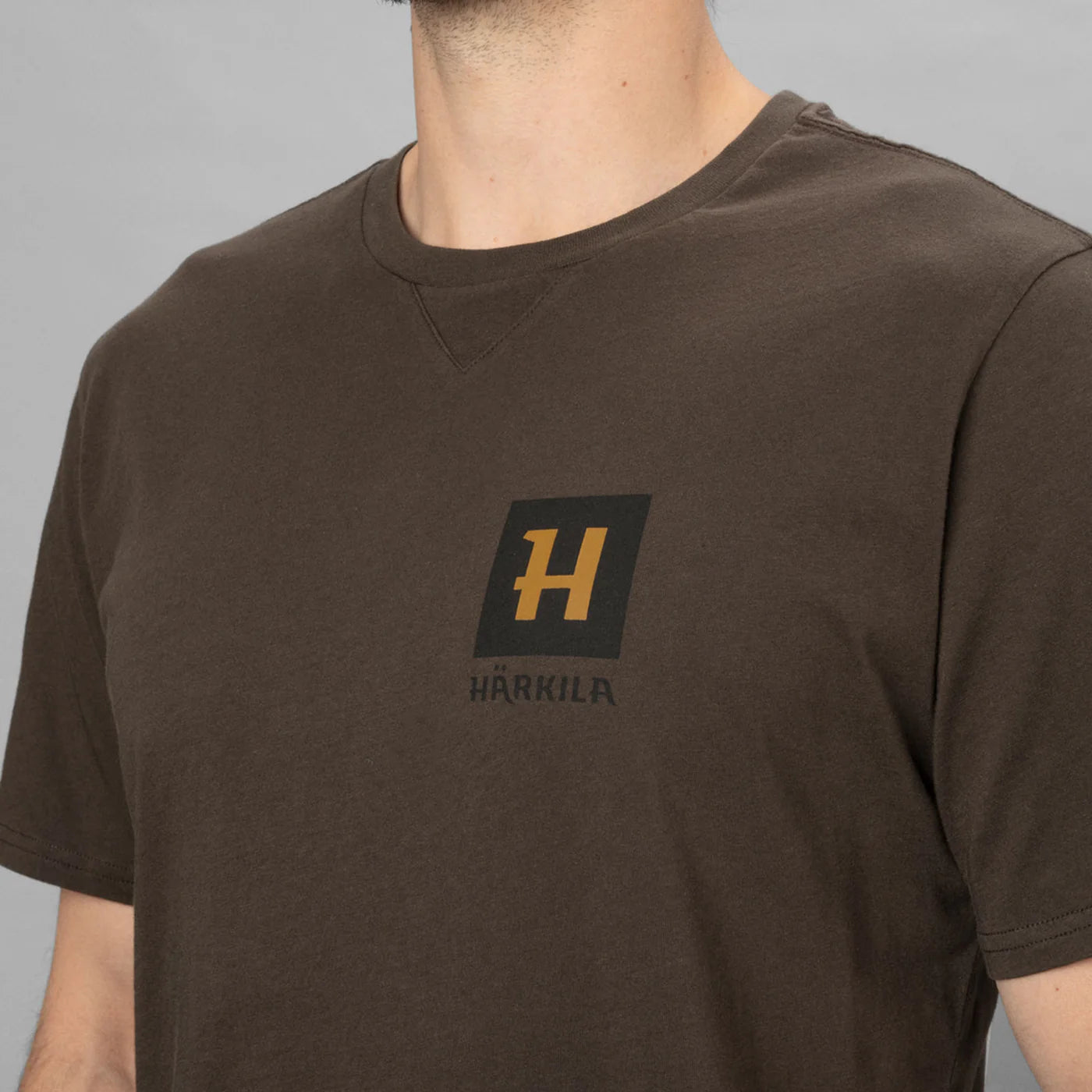 HarkilaGormShortSleeveT-Shirt_0004_10242-0044_d01_jpg.webp