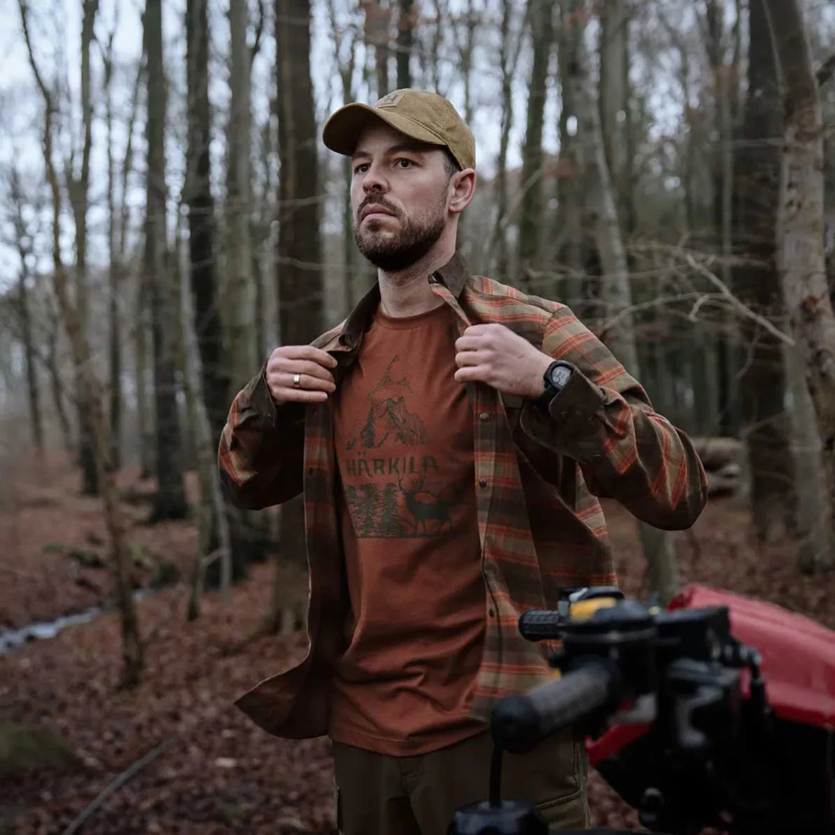 harkila-nature-t-shirt-mens-autumn-orange-LIFESTYLE_jpg.webp